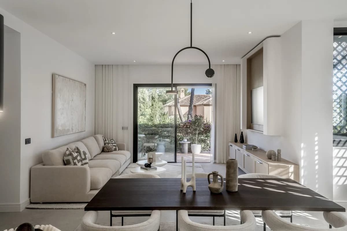 3 Bedroom Ground Floor Apartment for Sale in The Golden Mile, Málaga - Image 2
