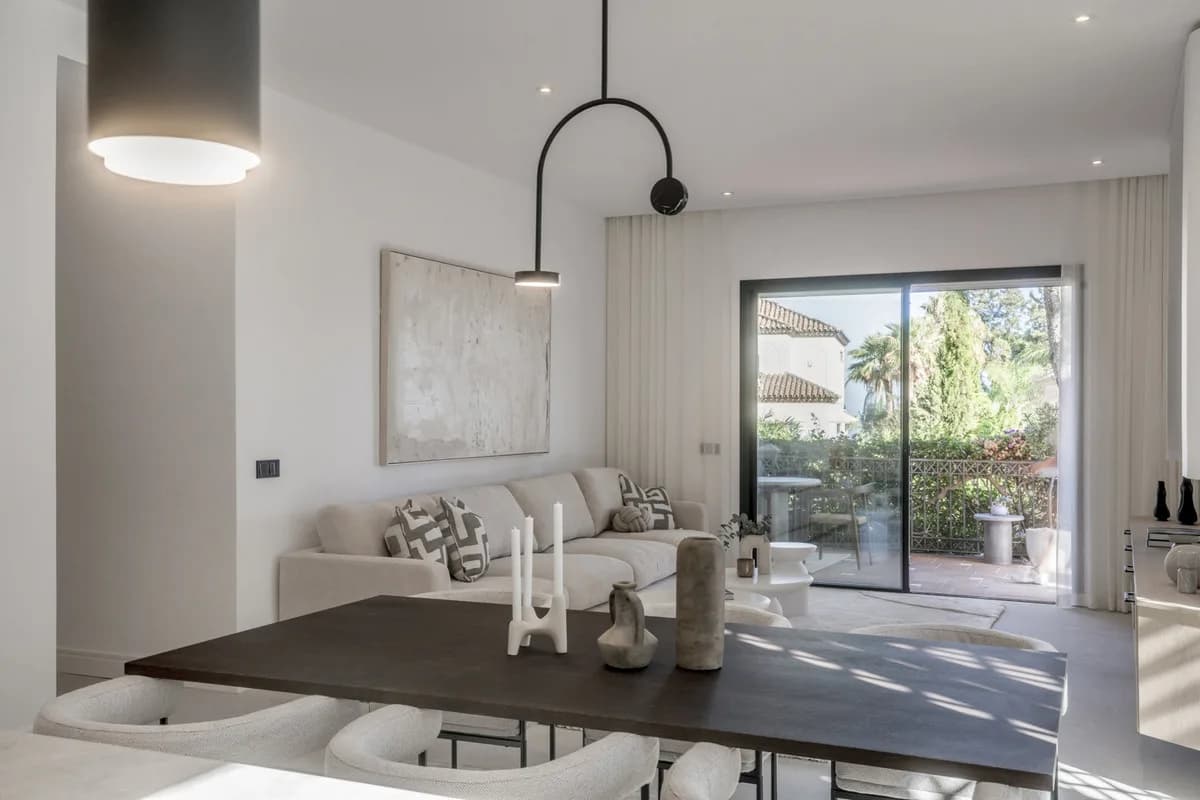 3 Bedroom Ground Floor Apartment for Sale in The Golden Mile, Málaga - Image 3