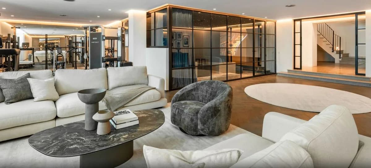 7 Bedroom Detached Villa for Sale in Benahavís, Málaga - Image 4
