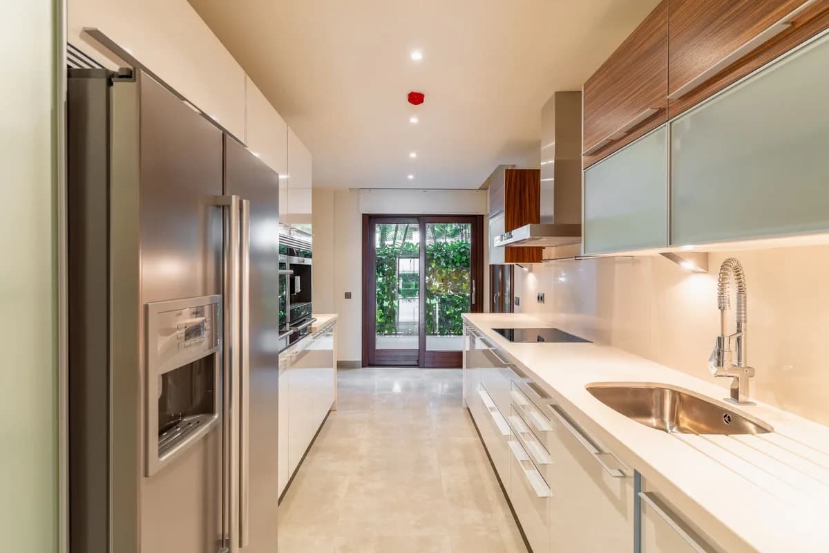 2 Bedroom Ground Floor Apartment for Sale in Estepona, Málaga - Image 2