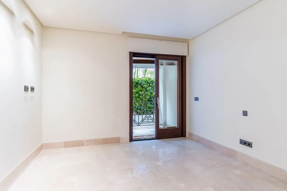 2 Bedroom Ground Floor Apartment for Sale in Estepona, Málaga - Image 9