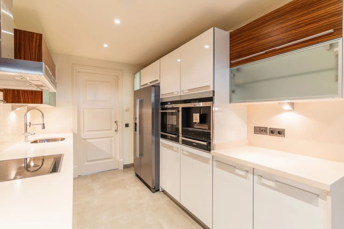 2 Bedroom Ground Floor Apartment for Sale in Estepona, Málaga - Image 3