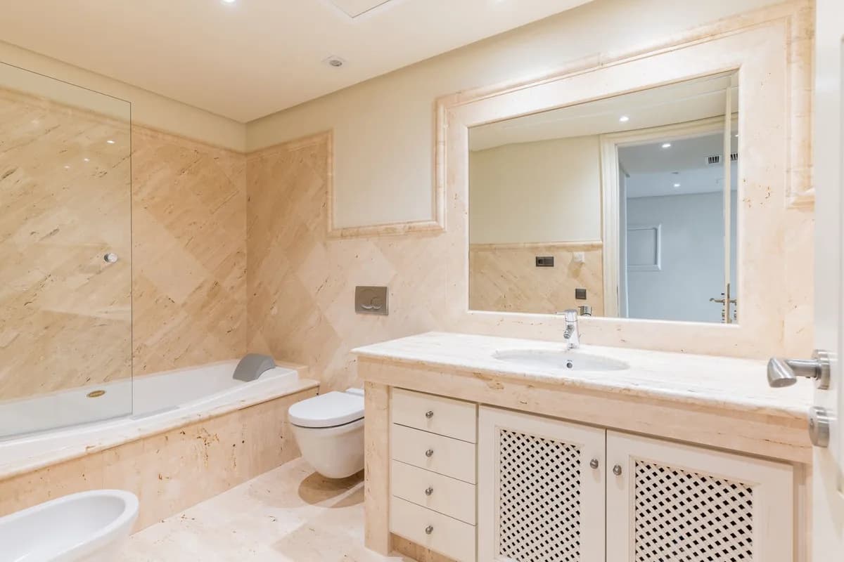 2 Bedroom Ground Floor Apartment for Sale in Estepona, Málaga - Image 5