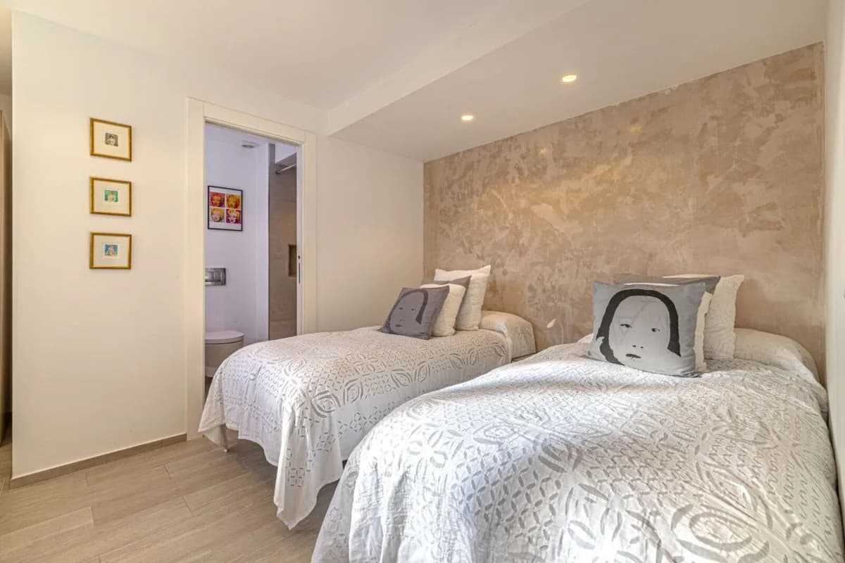 5 Bedroom Detached Villa for Sale in Las Chapas, Málaga - Image 8
