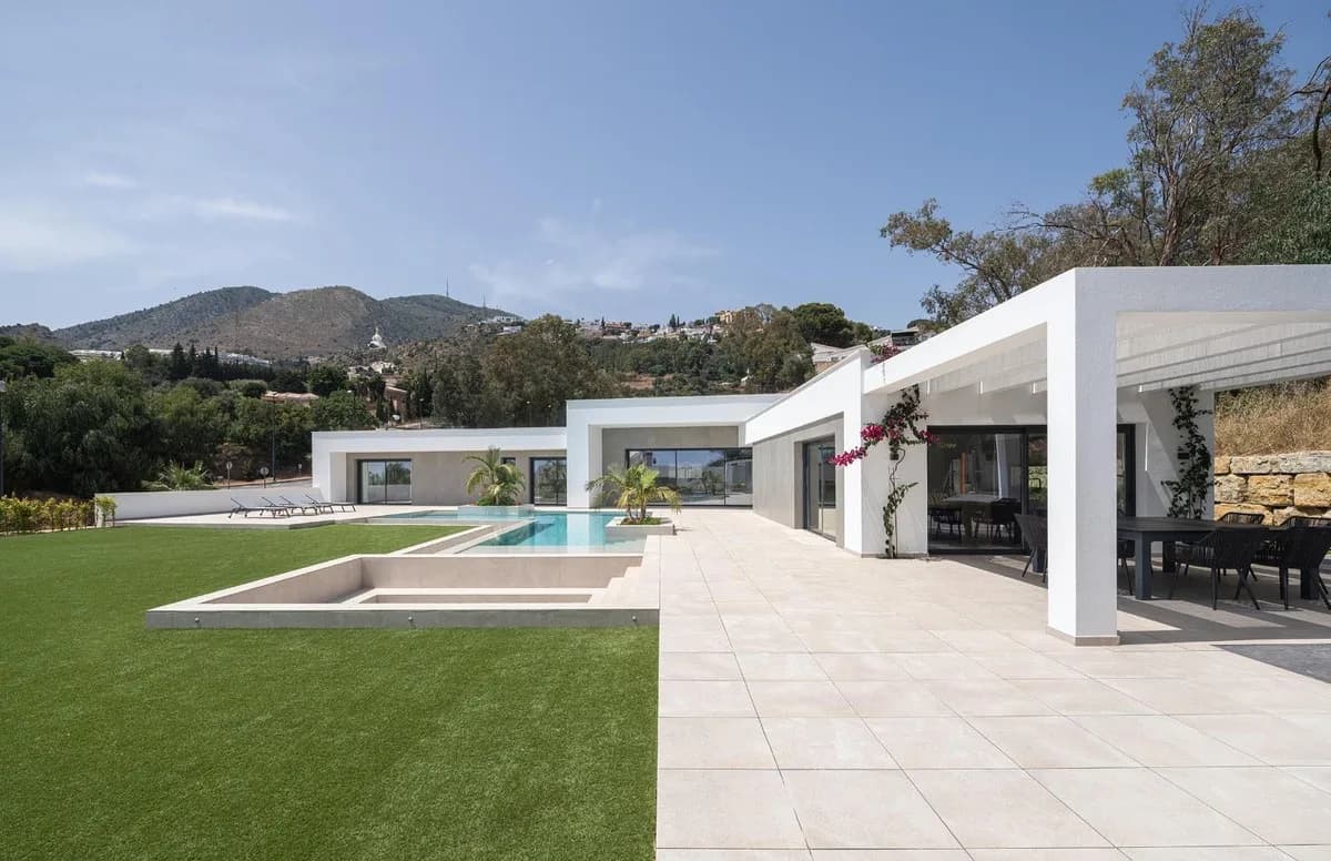 5 Bedroom Detached Villa for Sale in Benalmadena Costa, Málaga