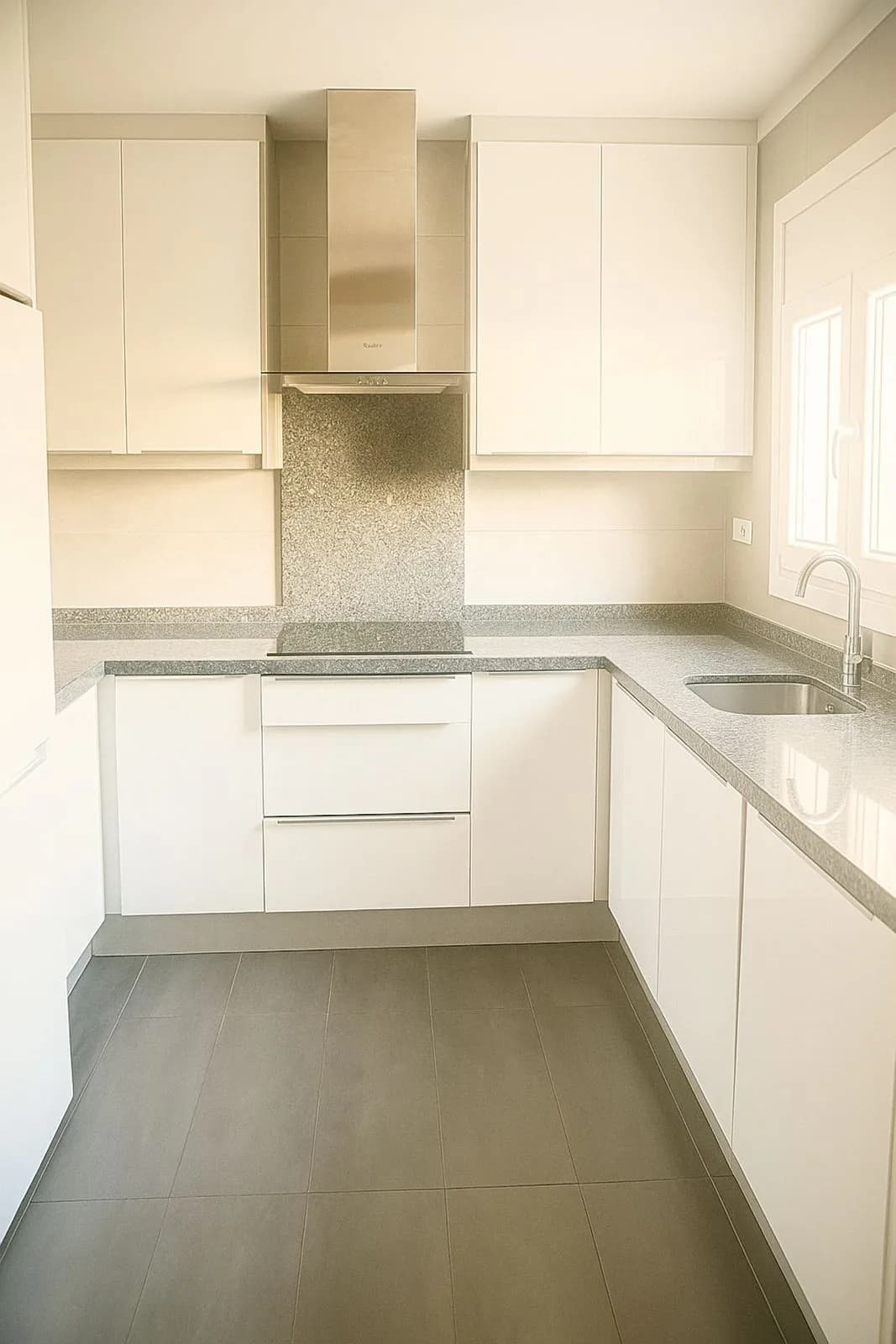 3 Bedroom Penthouse for Sale in Calahonda, Málaga - Image 9