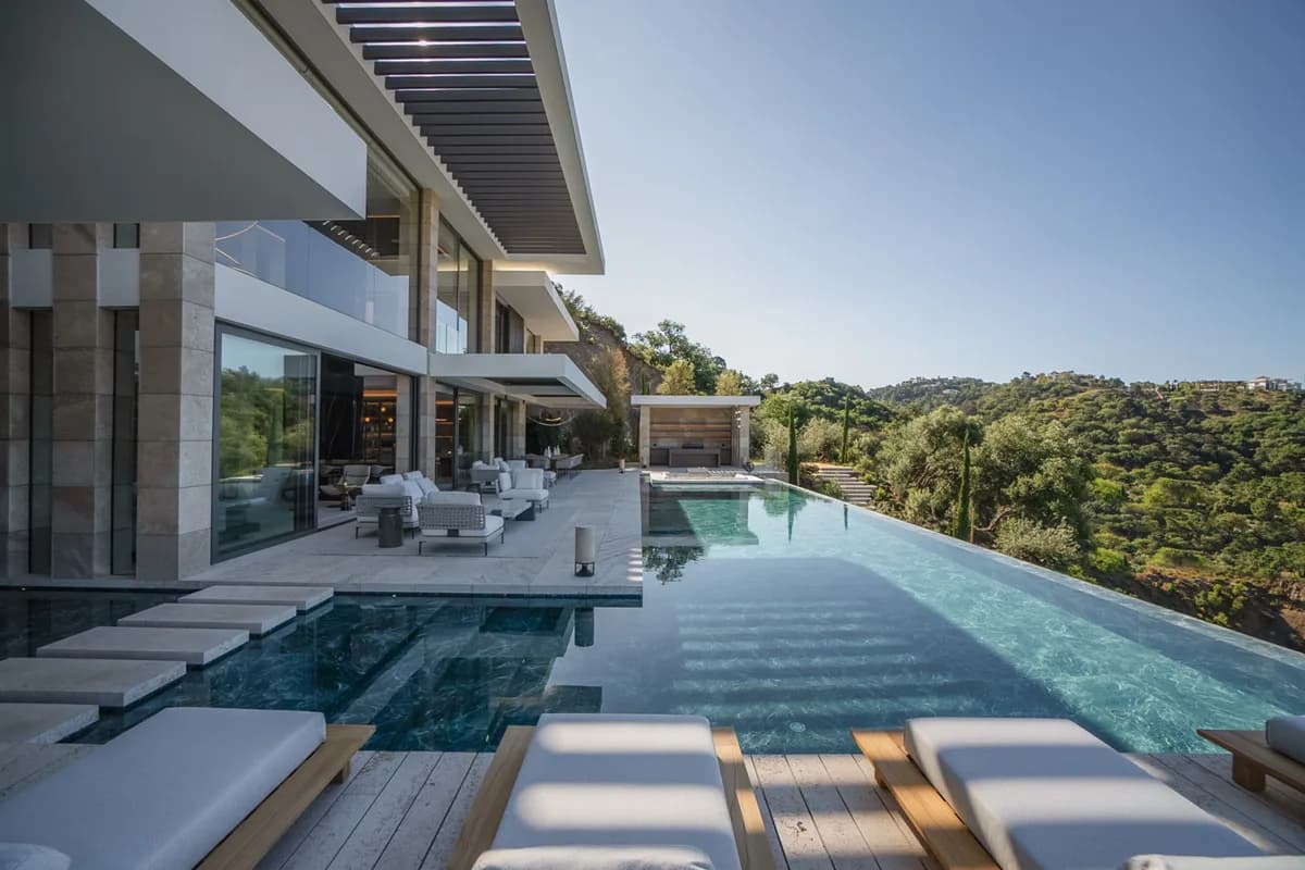 5 Bedroom Detached Villa for Sale in La Zagaleta, Málaga