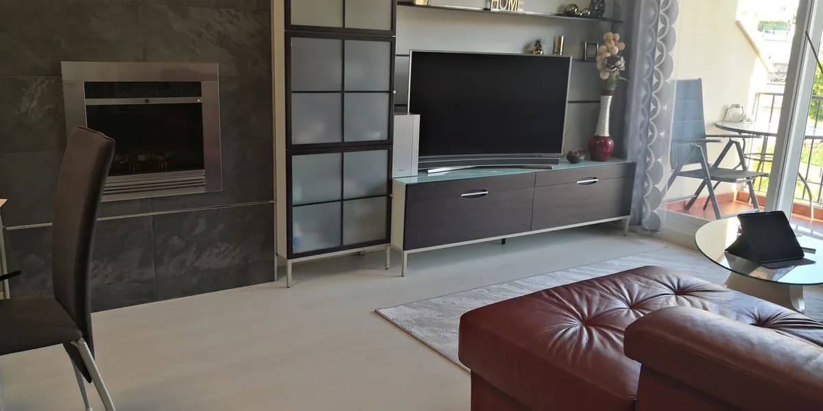 1 Bedroom Middle Floor Apartment for Sale in Benalmadena Costa, Málaga - Image 2