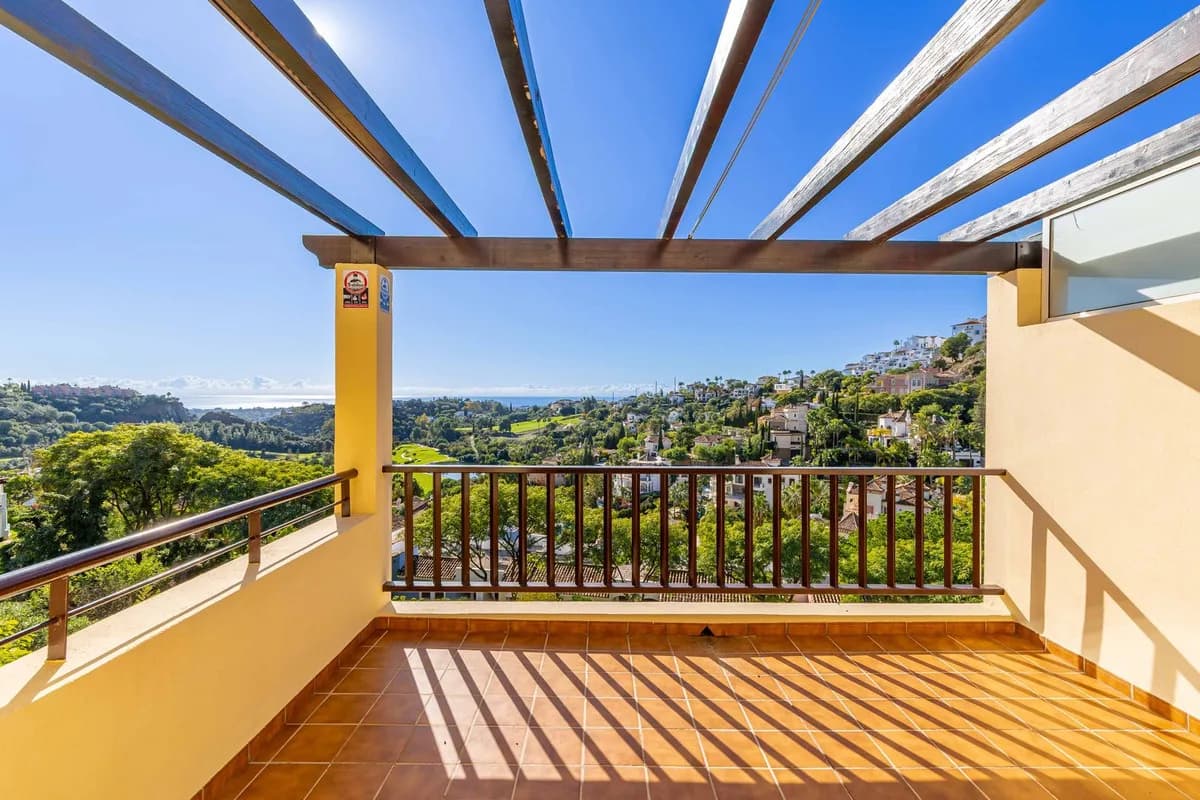 4 Bedroom Penthouse Duplex for Sale in Los Arqueros, Málaga - Image 9