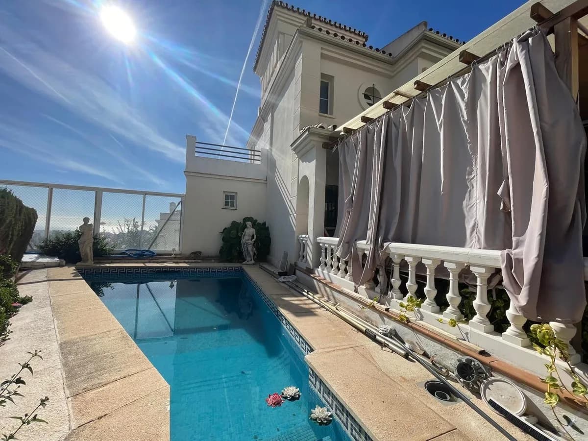 3 Bedroom Townhouse for Sale in Benalmadena, Málaga - Image 2