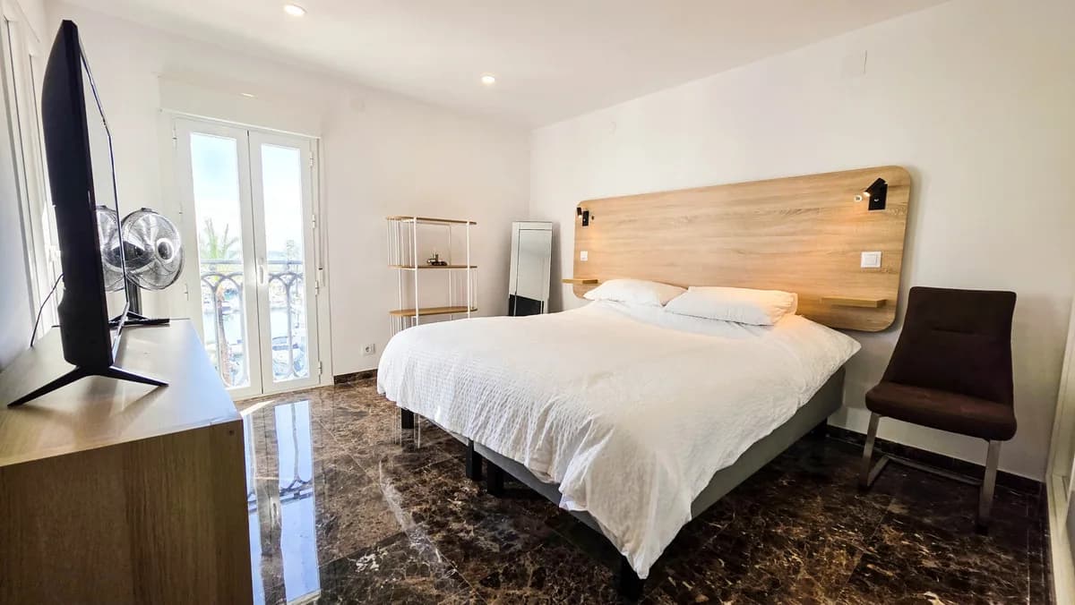 2 Bedroom Middle Floor Apartment for Sale in La Duquesa, Málaga - Image 5