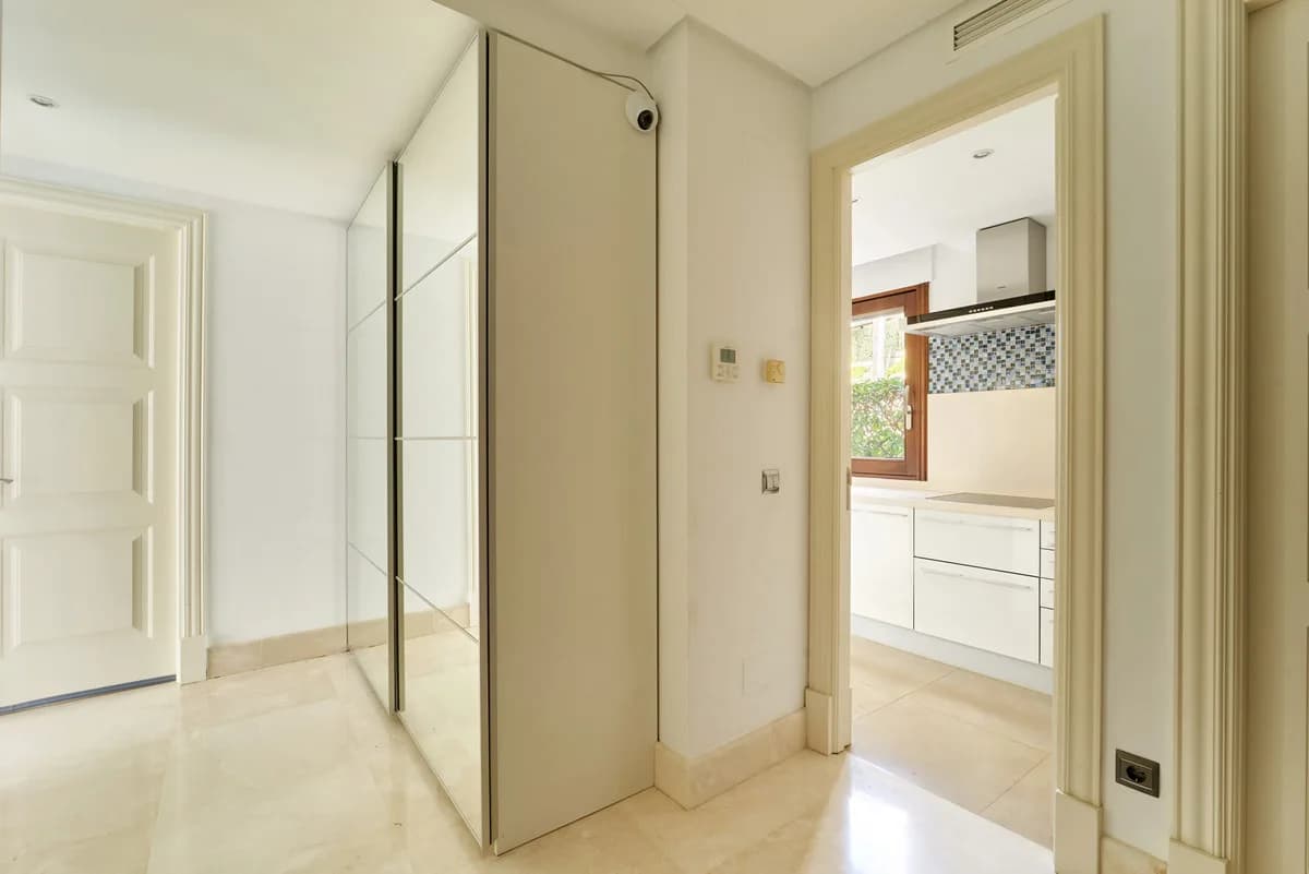 1 Bedroom Ground Floor Apartment for Sale in Estepona, Málaga - Image 9