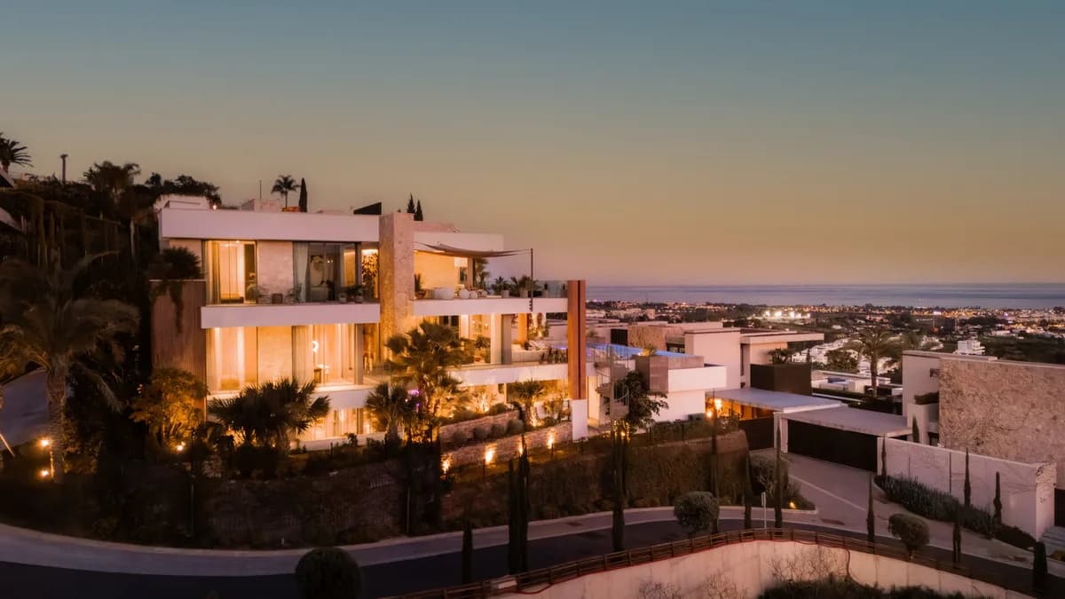 6 Bedroom Detached Villa for Sale in La Quinta, Málaga