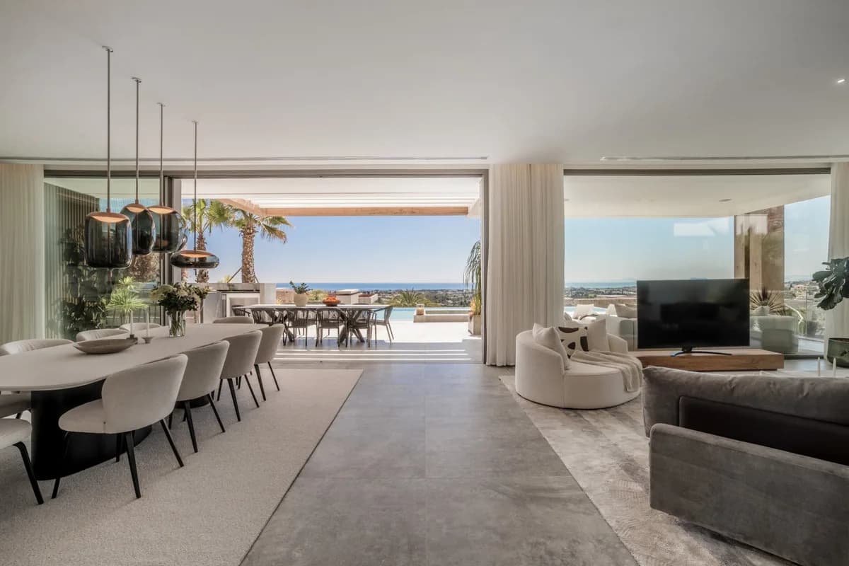 6 Bedroom Detached Villa for Sale in La Quinta, Málaga - Image 3
