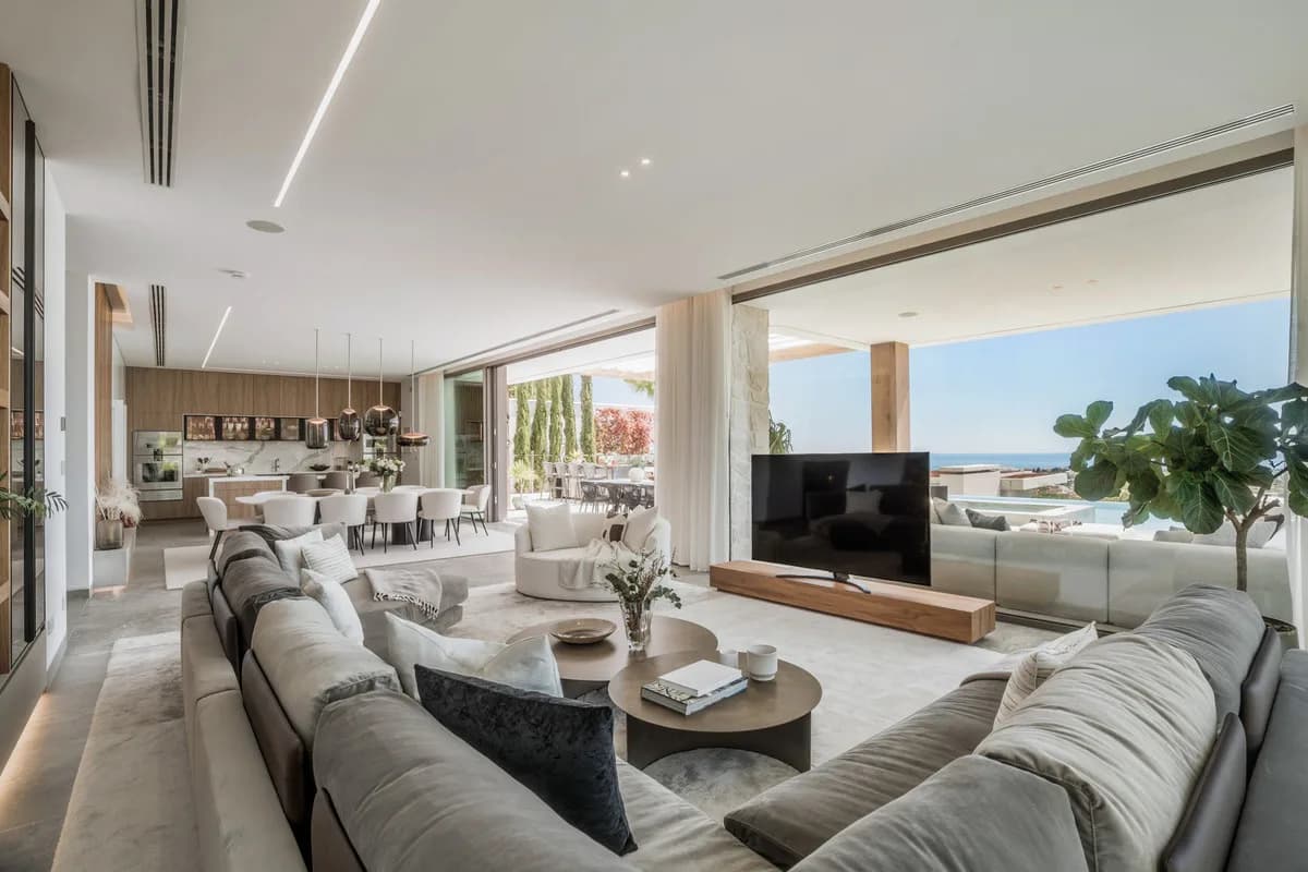 6 Bedroom Detached Villa for Sale in La Quinta, Málaga - Image 4