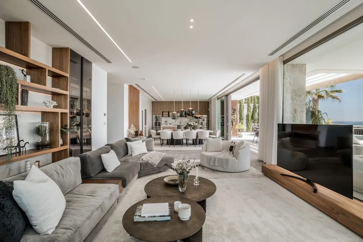 6 Bedroom Detached Villa for Sale in La Quinta, Málaga - Image 5