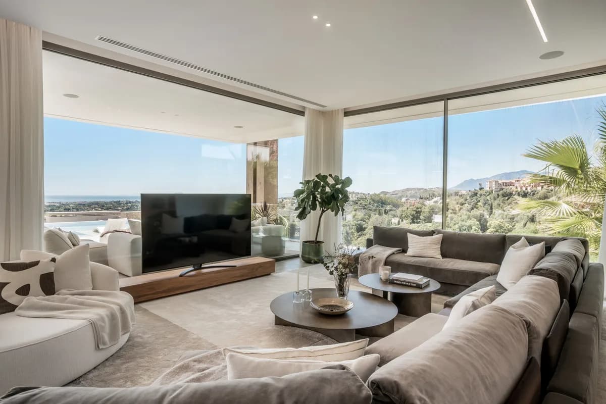 6 Bedroom Detached Villa for Sale in La Quinta, Málaga - Image 6