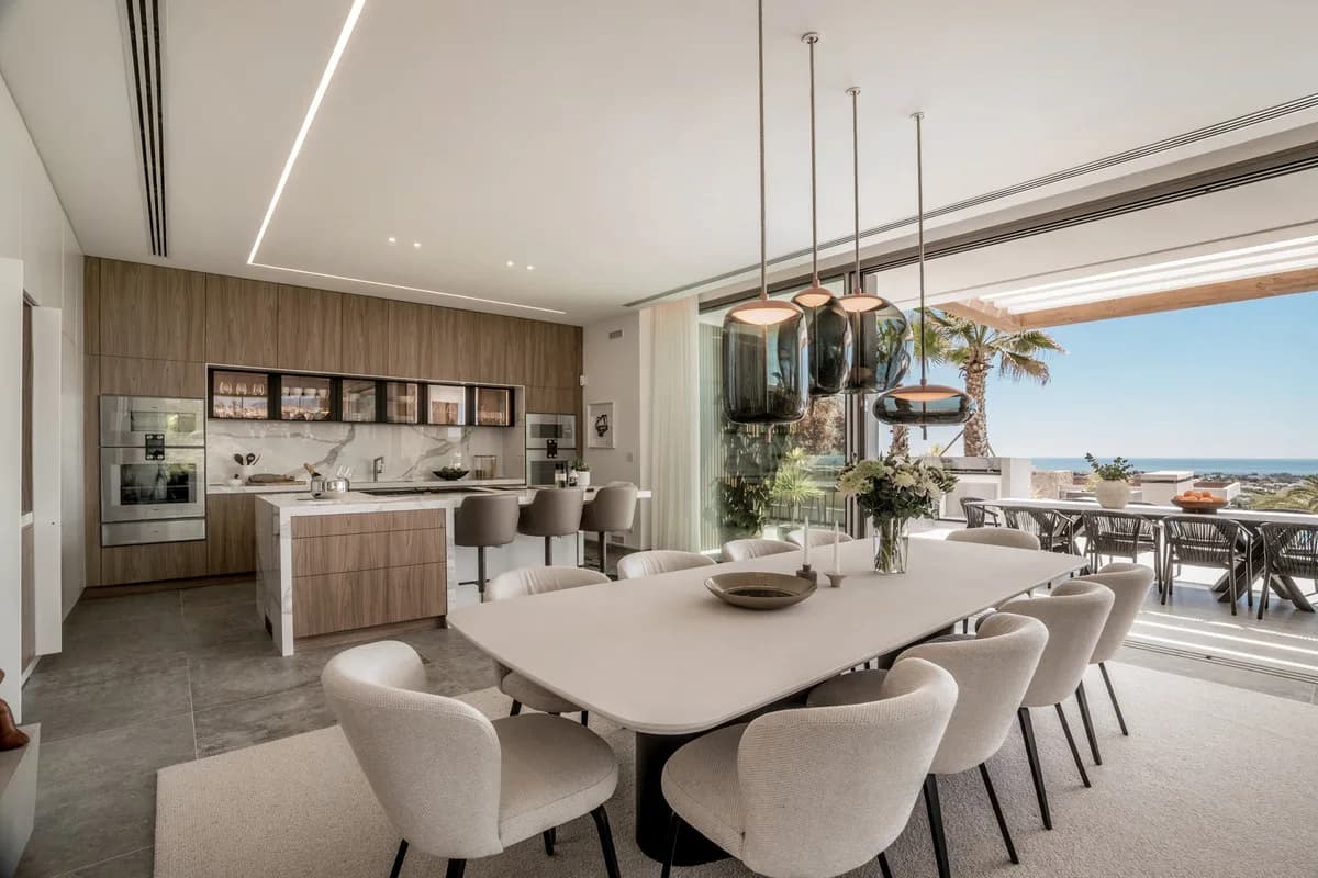 6 Bedroom Detached Villa for Sale in La Quinta, Málaga - Image 8