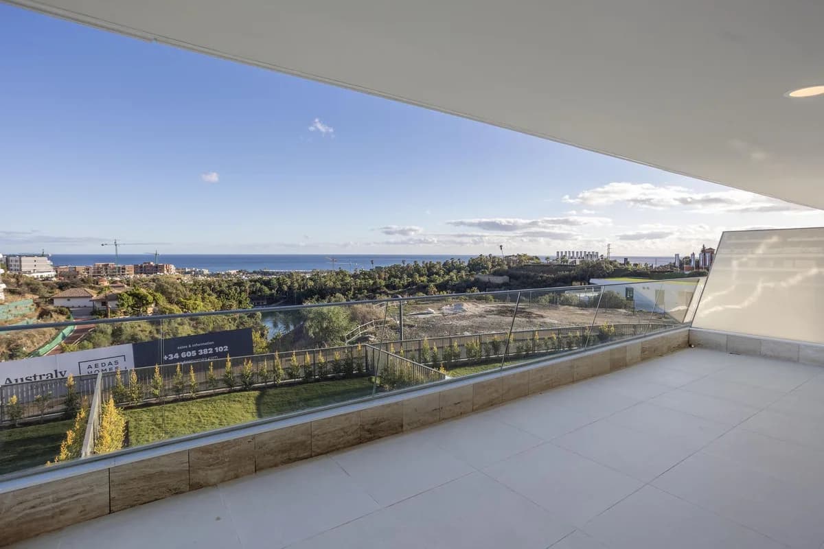 2 Bedroom Middle Floor Apartment for Sale in Estepona, Málaga - Image 7