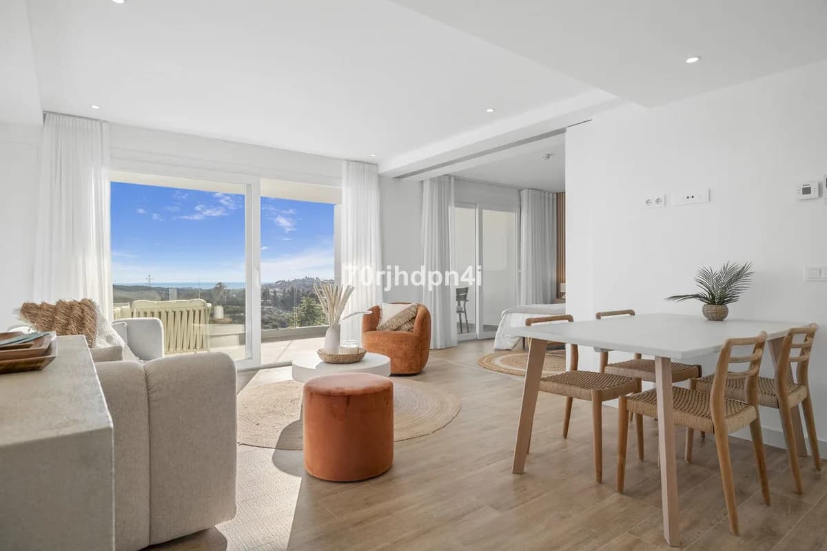2 Bedroom Middle Floor Apartment for Sale in Casares, Málaga