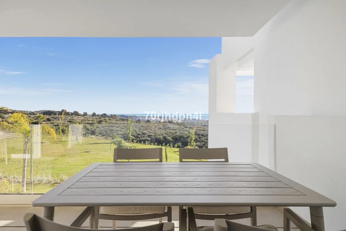2 Bedroom Middle Floor Apartment for Sale in Casares, Málaga - Image 7