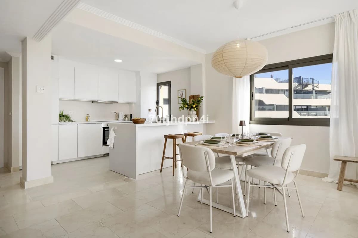 3 Bedroom Penthouse for Sale in Selwo, Málaga - Image 5