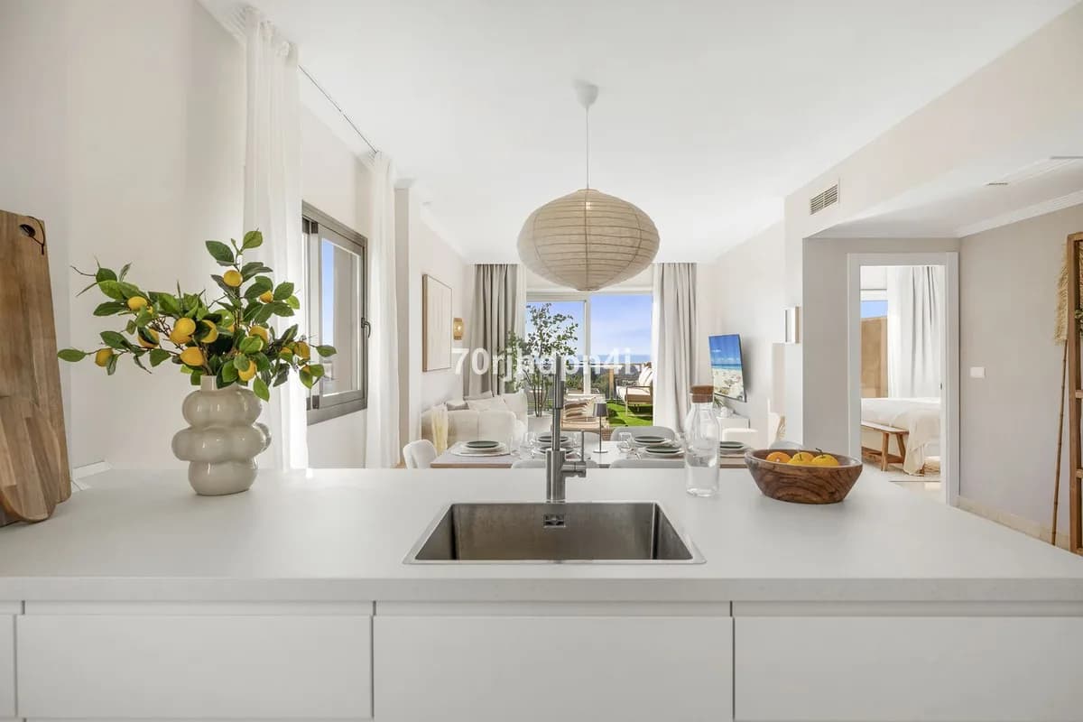 3 Bedroom Penthouse for Sale in Selwo, Málaga - Image 6