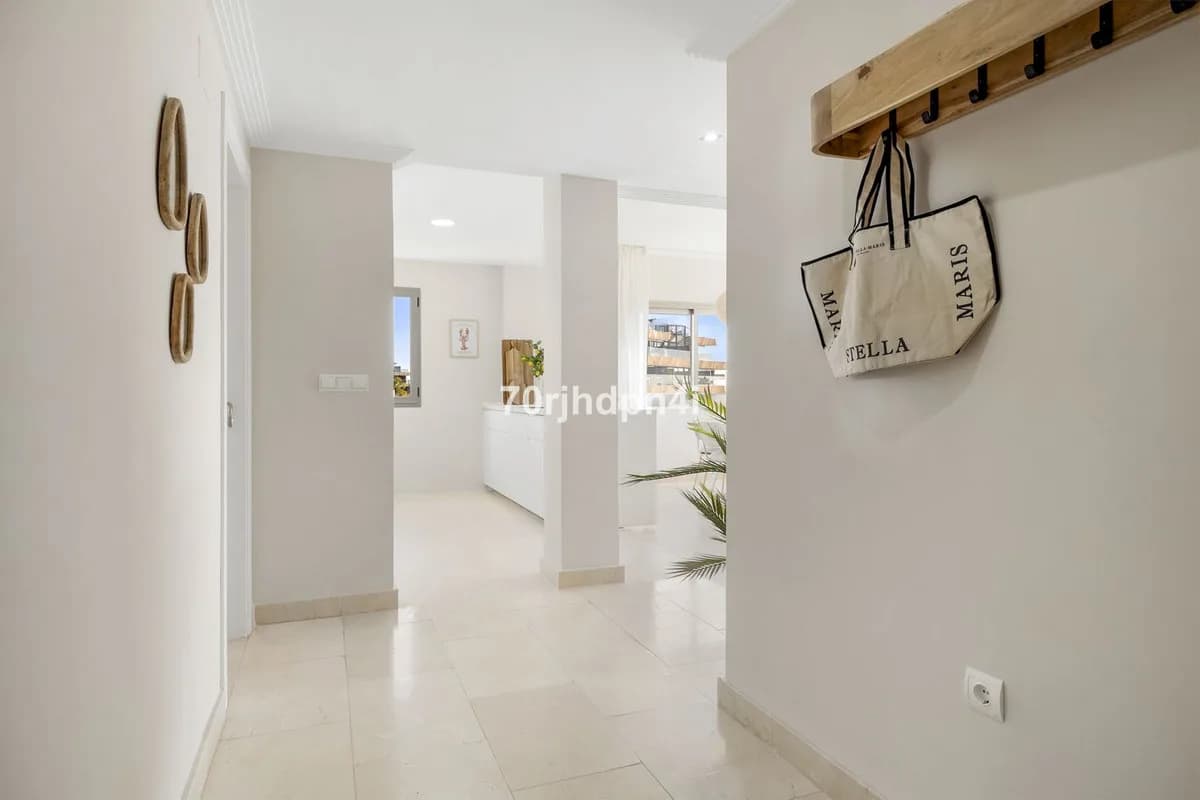 3 Bedroom Penthouse for Sale in Selwo, Málaga - Image 9