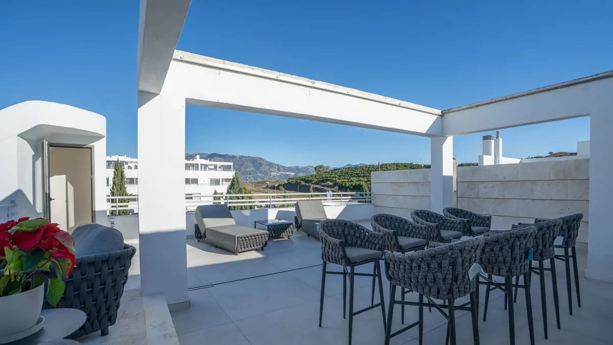 2 Bedroom Penthouse for Sale in Mijas Costa, Málaga - Image 3