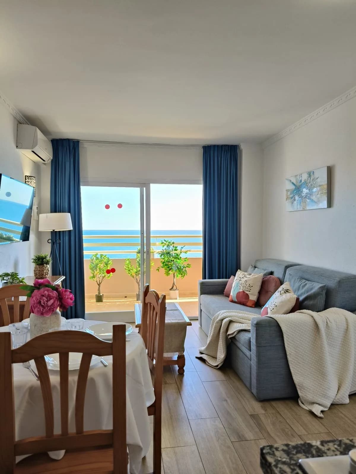 1 Bedroom Middle Floor Apartment for Sale in Fuengirola, Málaga - Image 3