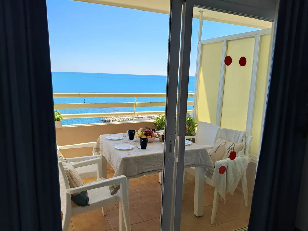 1 Bedroom Middle Floor Apartment for Sale in Fuengirola, Málaga - Image 6