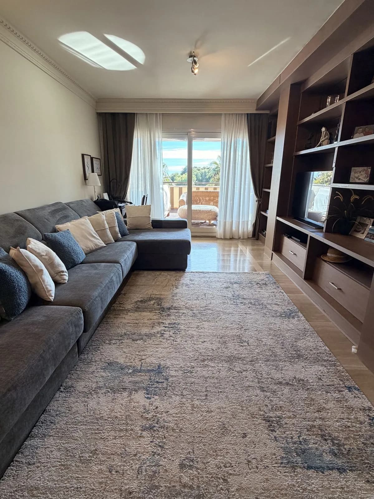 2 Bedroom Middle Floor Apartment for Sale in Sierra Blanca, Málaga - Image 3