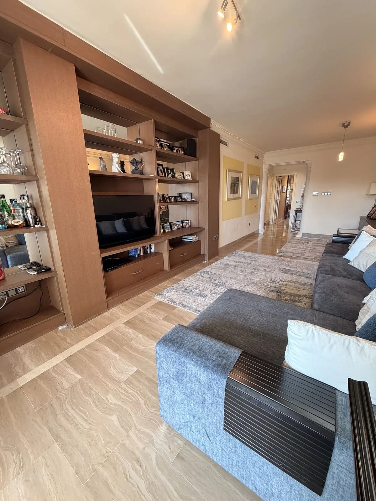 2 Bedroom Middle Floor Apartment for Sale in Sierra Blanca, Málaga - Image 4