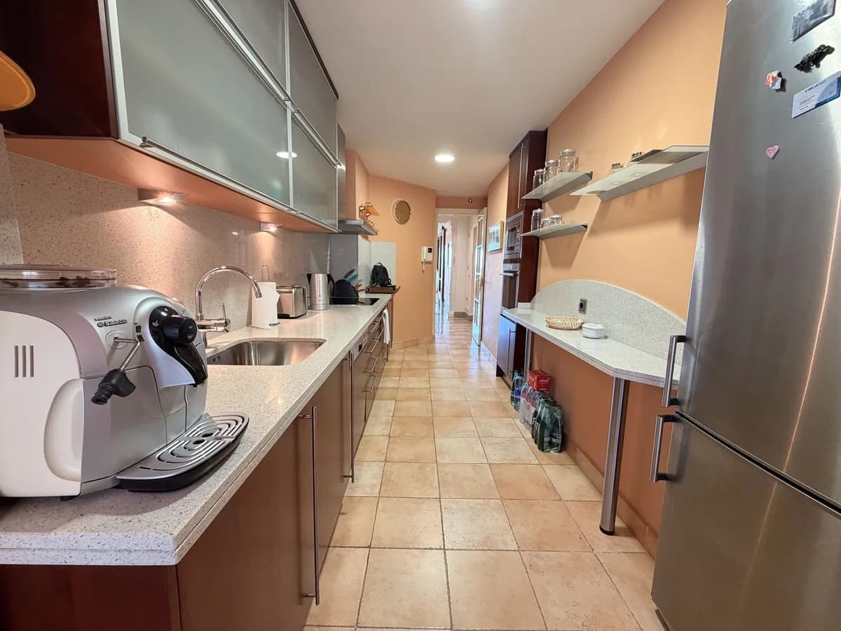 2 Bedroom Middle Floor Apartment for Sale in Sierra Blanca, Málaga - Image 8