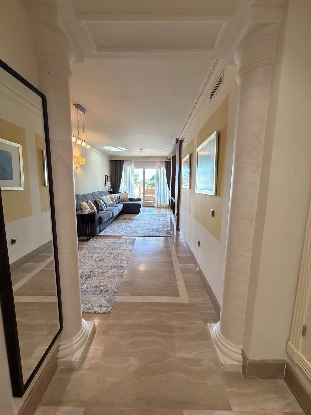 2 Bedroom Middle Floor Apartment for Sale in Sierra Blanca, Málaga - Image 9