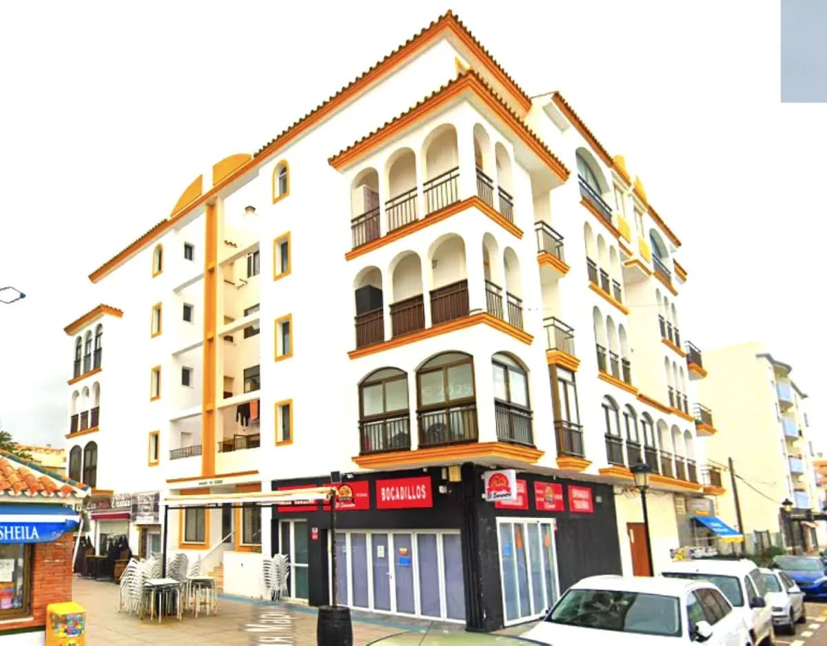 4 Bedroom Middle Floor Apartment for Sale in San Luis de Sabinillas, Málaga