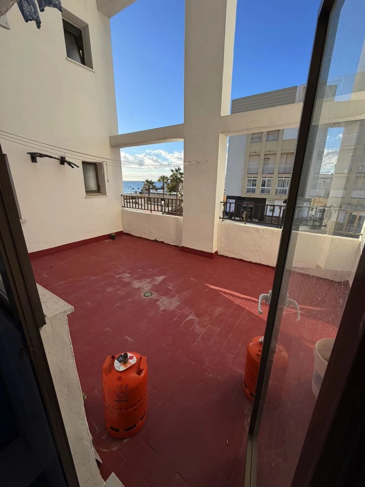 4 Bedroom Middle Floor Apartment for Sale in San Luis de Sabinillas, Málaga - Image 4