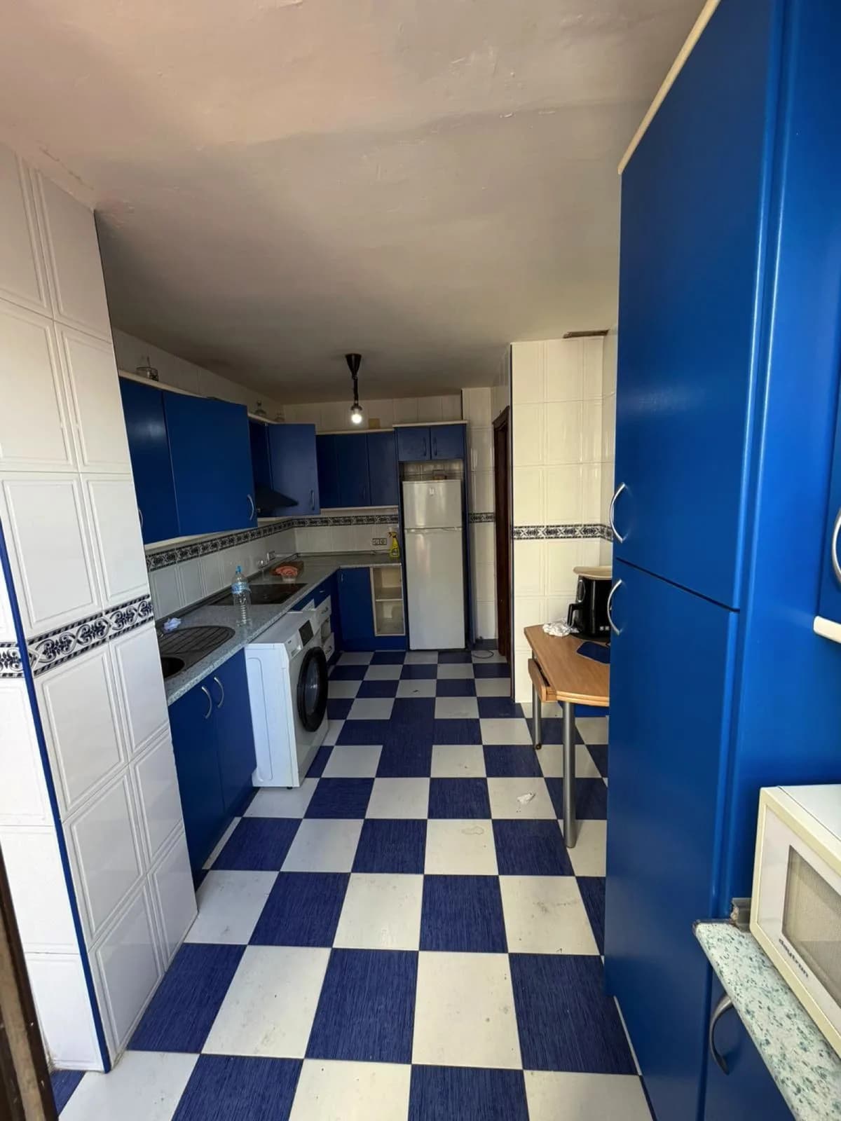 4 Bedroom Middle Floor Apartment for Sale in San Luis de Sabinillas, Málaga - Image 5