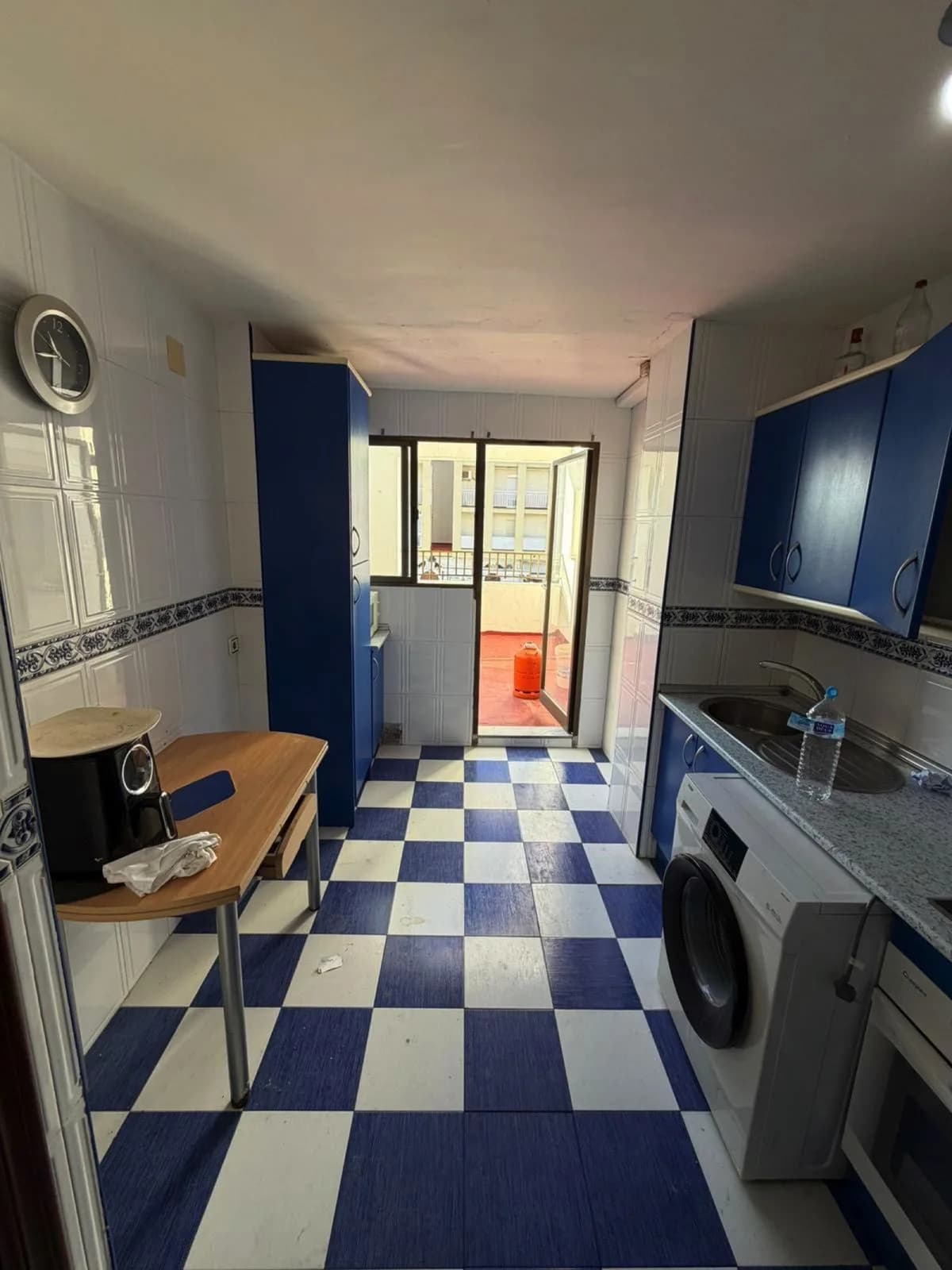 4 Bedroom Middle Floor Apartment for Sale in San Luis de Sabinillas, Málaga - Image 6