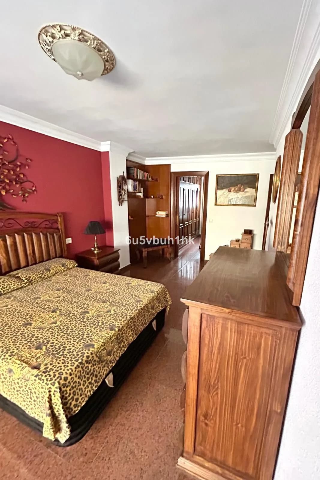 4 Bedroom Middle Floor Apartment for Sale in Fuengirola, Málaga - Image 8