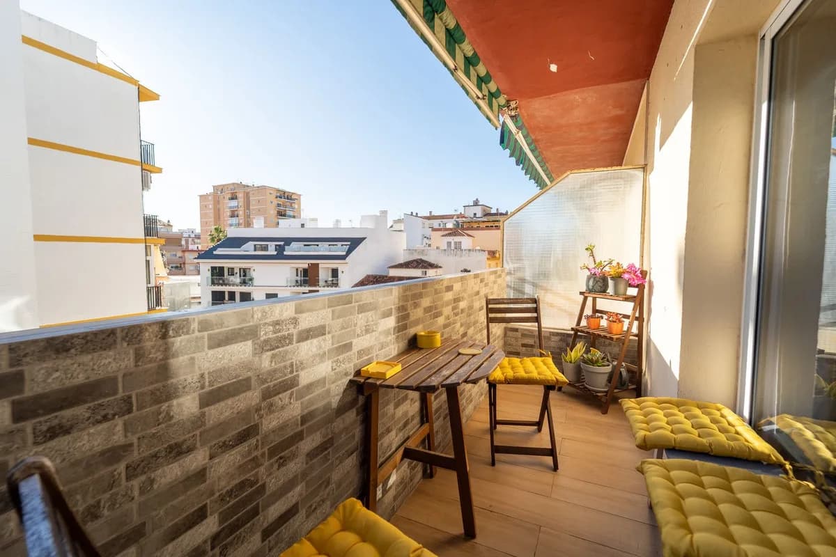 3 Bedroom Middle Floor Apartment for Sale in Fuengirola, Málaga - Image 6
