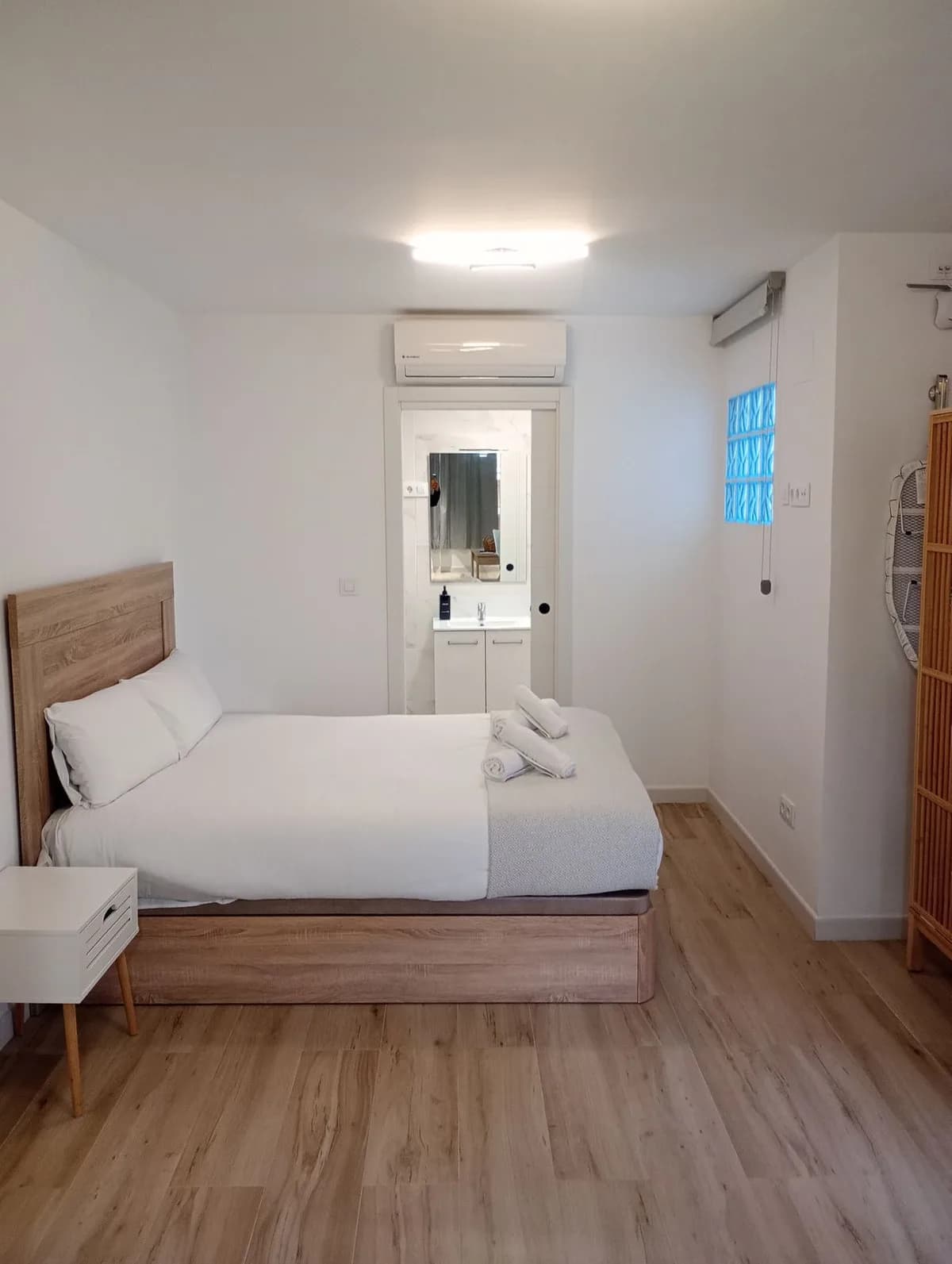 5 Bedroom Top Floor Apartment for Sale in La Trinidad, Málaga - Image 5
