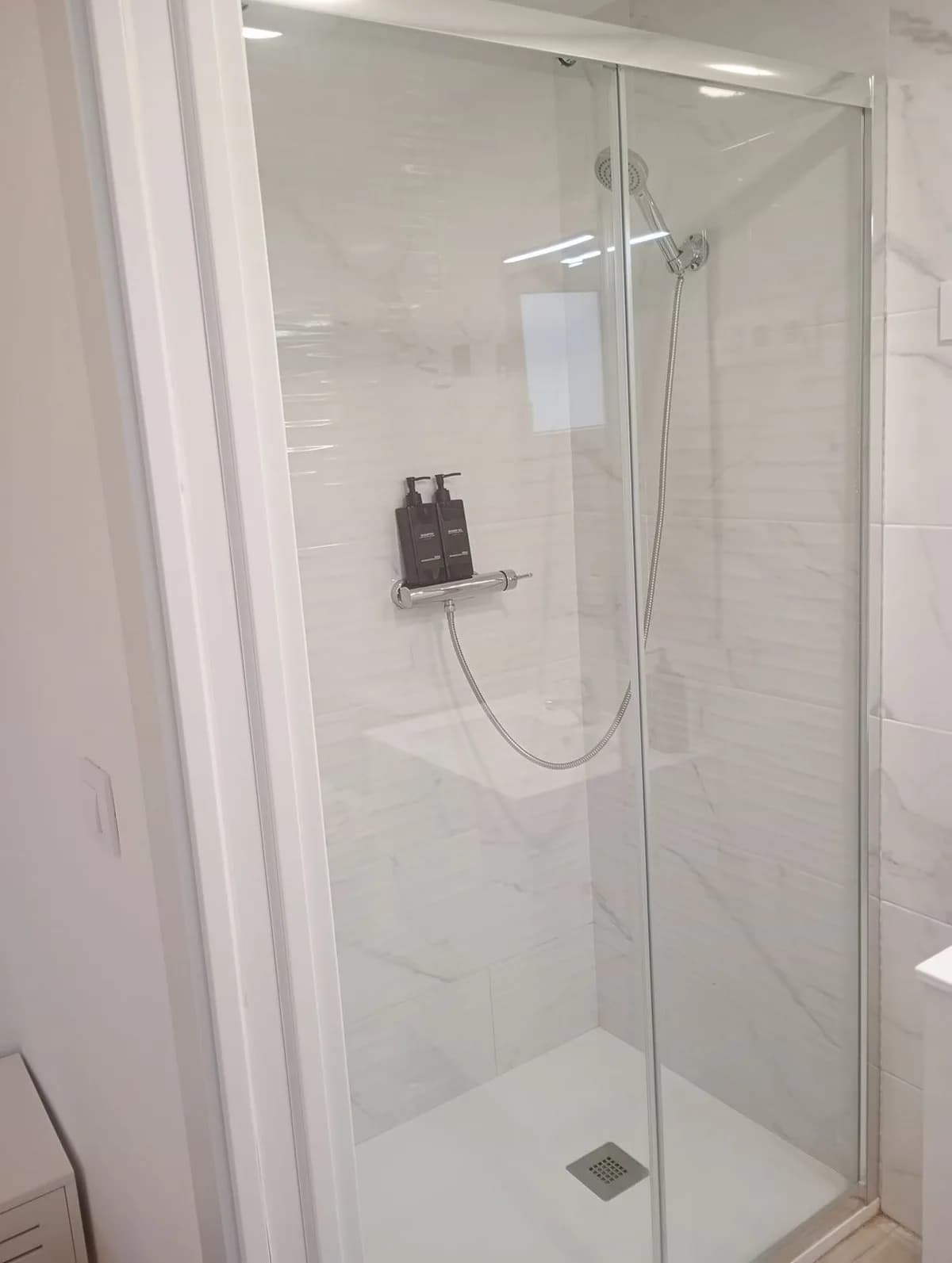 5 Bedroom Top Floor Apartment for Sale in La Trinidad, Málaga - Image 6
