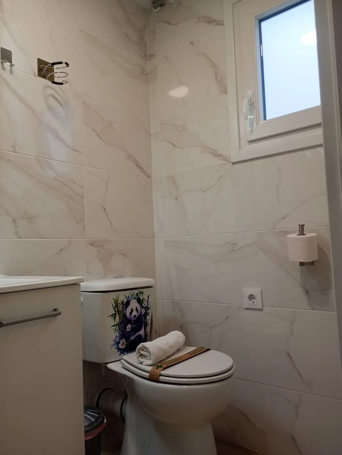 5 Bedroom Top Floor Apartment for Sale in La Trinidad, Málaga - Image 7