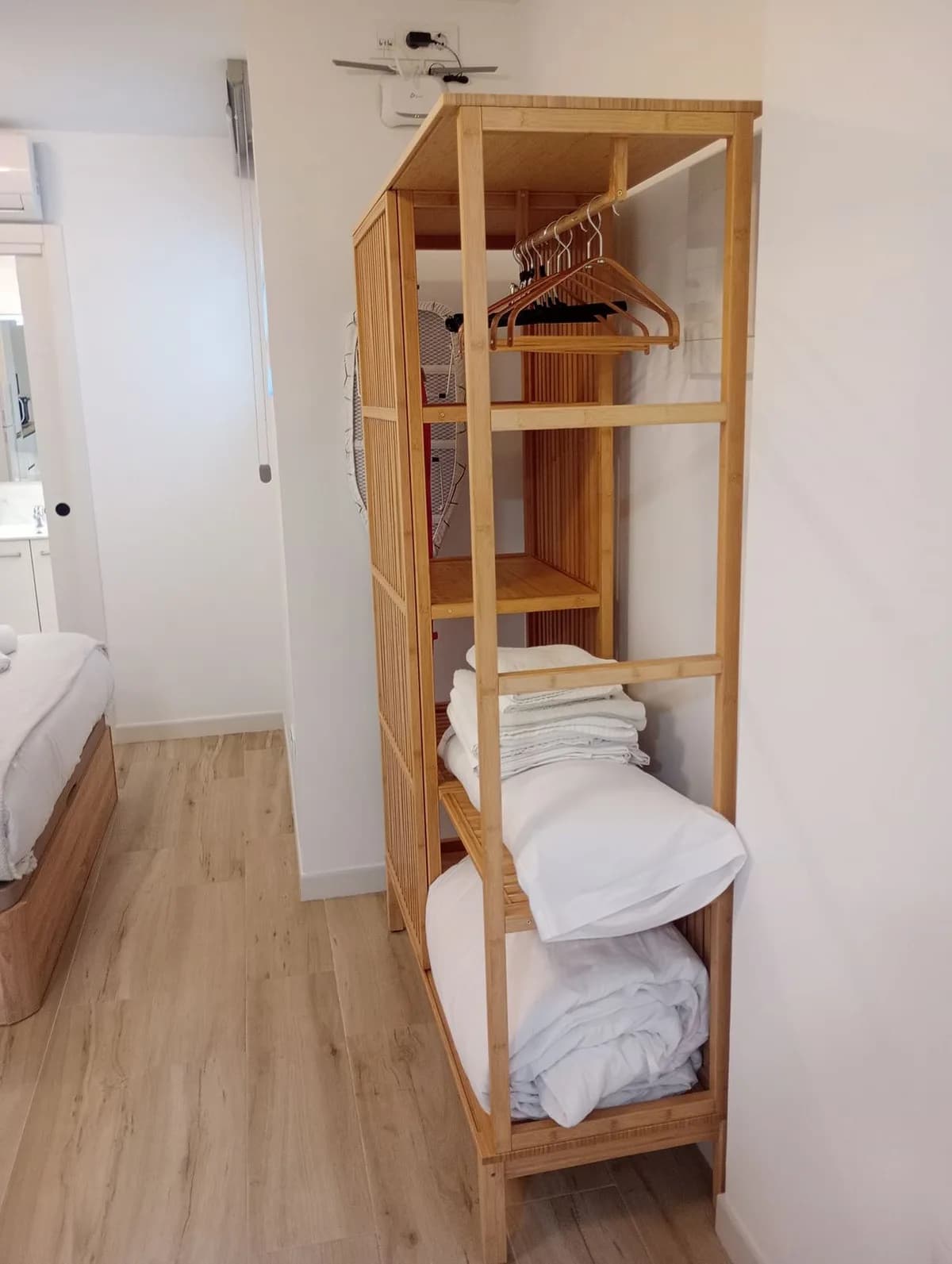 5 Bedroom Top Floor Apartment for Sale in La Trinidad, Málaga - Image 9