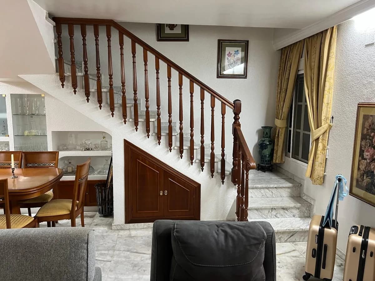 4 Bedroom Detached Villa for Sale in Nueva Andalucía, Málaga - Image 3