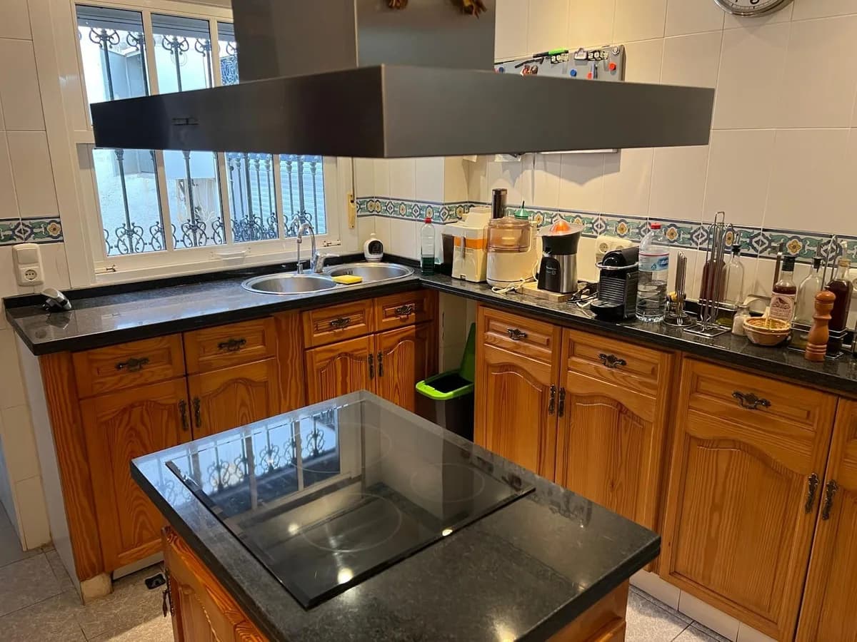 4 Bedroom Detached Villa for Sale in Nueva Andalucía, Málaga - Image 7