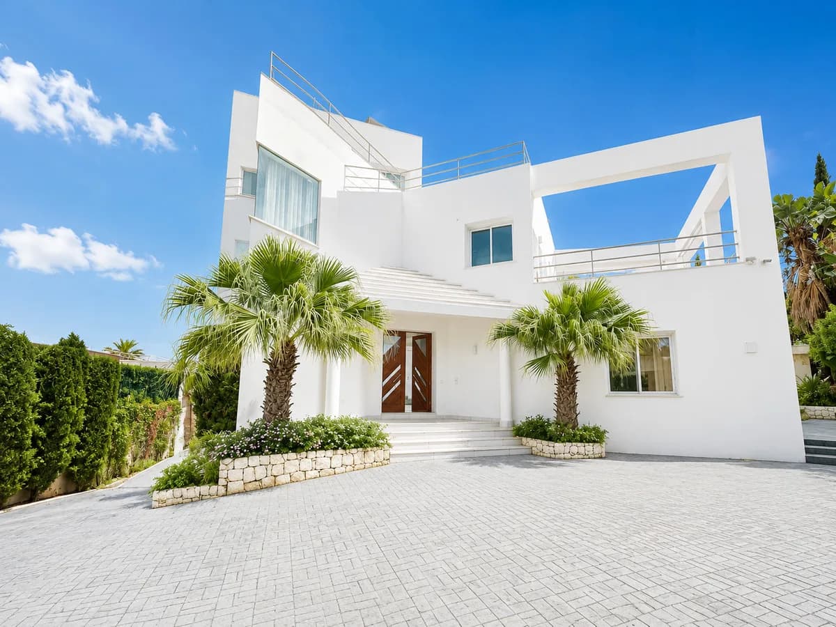 4 Bedroom Detached Villa for Sale in Benahavís, Málaga