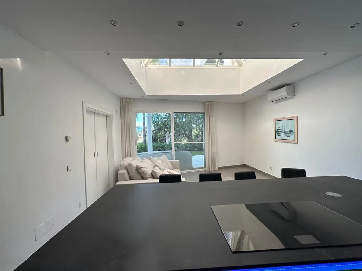 4 Bedroom Detached Villa for Sale in Benahavís, Málaga - Image 7