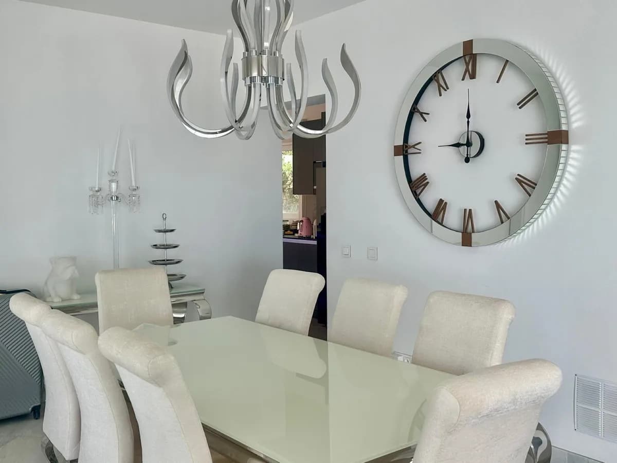 4 Bedroom Detached Villa for Sale in Benahavís, Málaga - Image 9